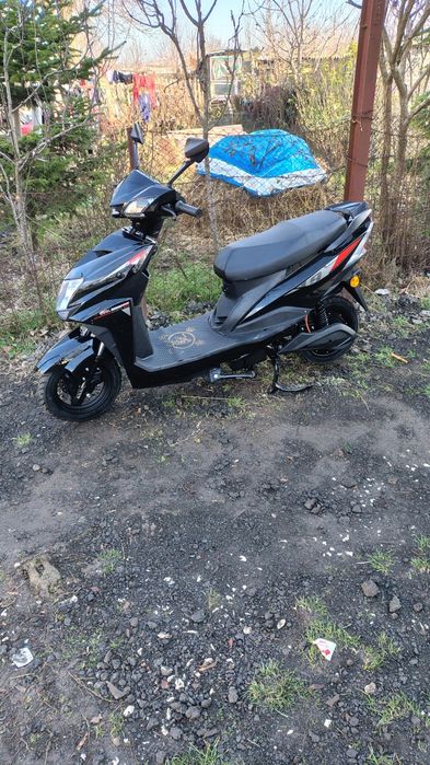 Vând schuter electric 2025 .4500 lei  negociabil acte la zi ITP ..