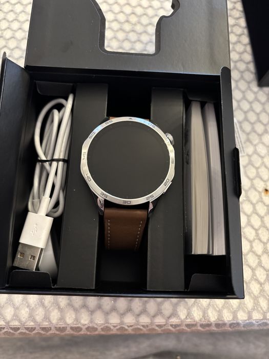 Smartwatch Huawei GT 4 ca nou