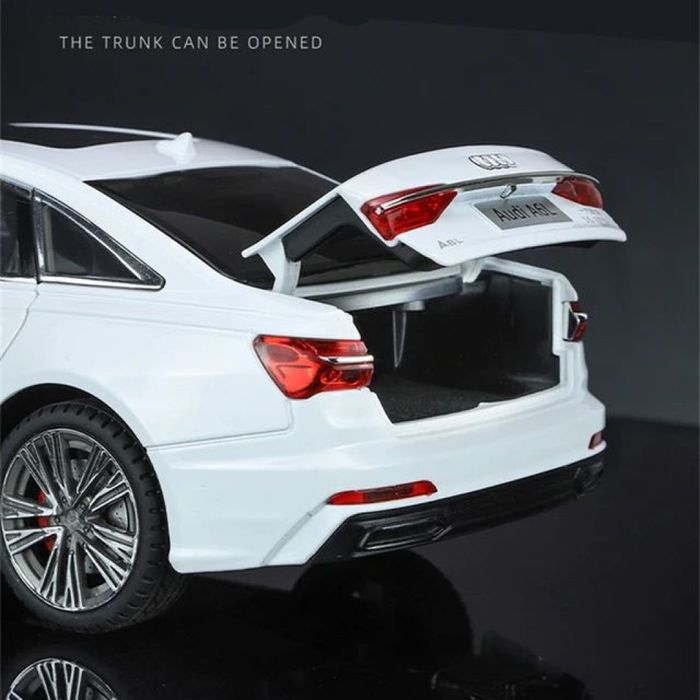 Луксозна метална кола - Модел с реалистични функции AUDI/ 3 цвята