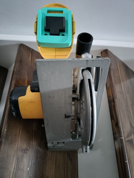 Circular adaptat Makita 18 volți