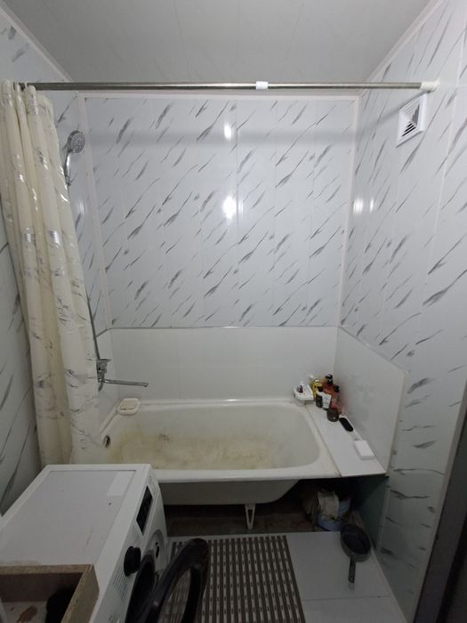 Прадается 3 комнатная квартира 5 этаж балкон есть ремонт зделона евро