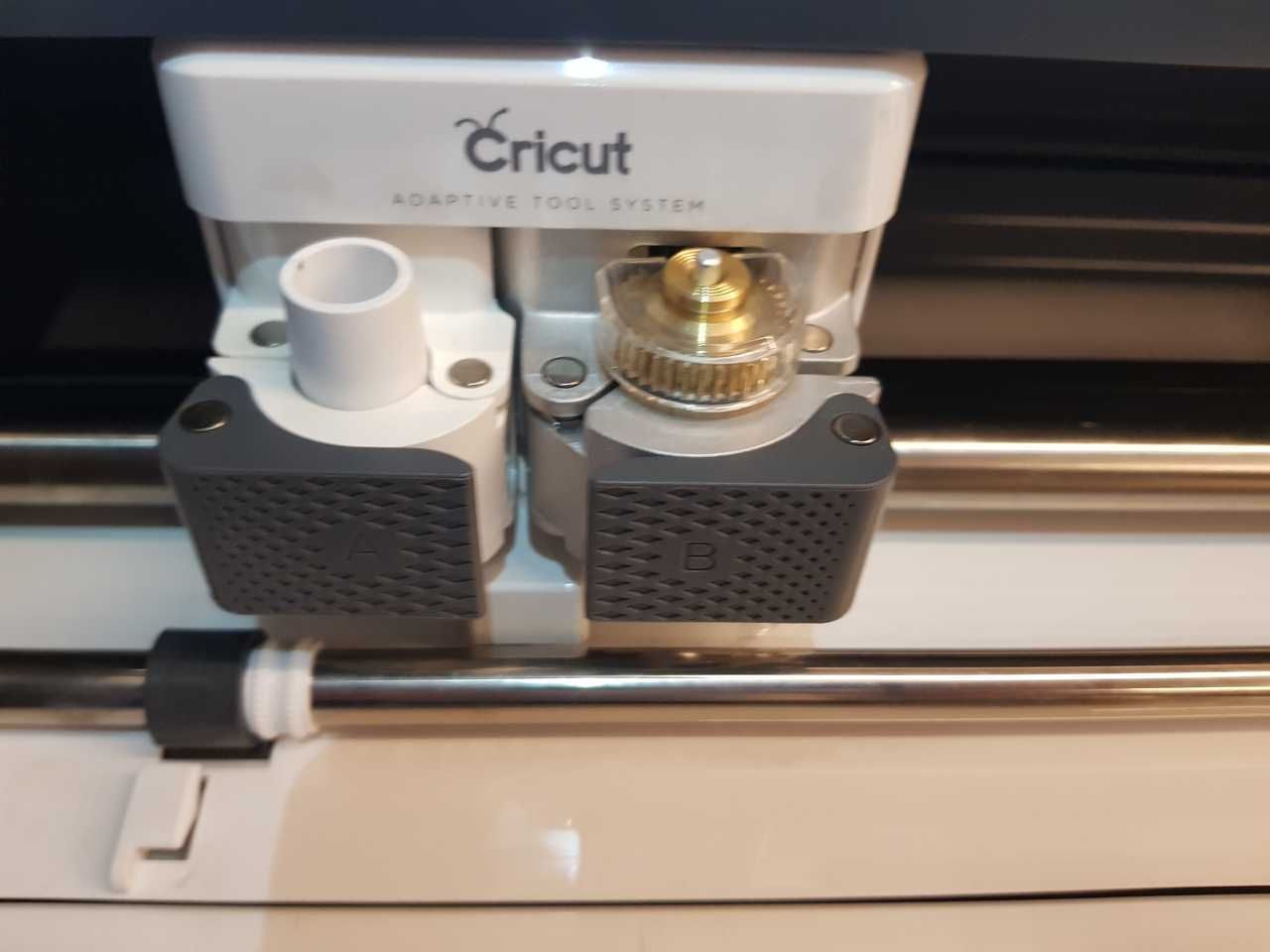 Vand imprimanta - cutter plotter USA - Cricut Maker  - ca si nou