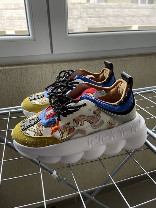 Versace chain reaction