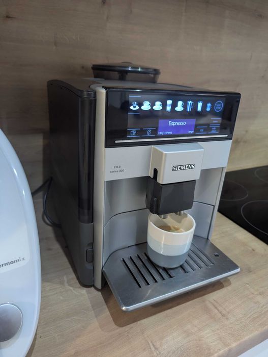 Vând espressor siemens EQ.6 series 300