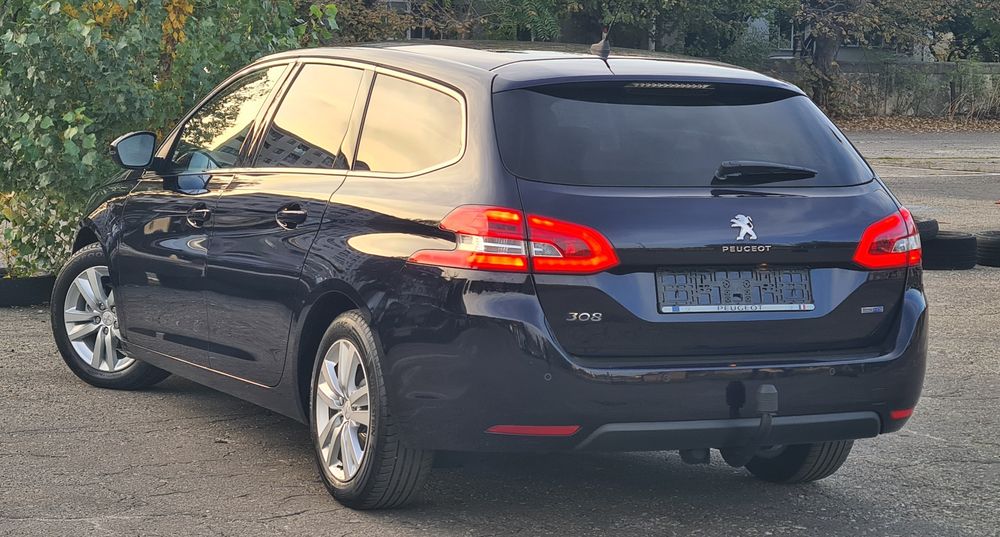 Peugeot 308 * 1.6 Blue HDI * 2015 * Euro 6 * Led * Navi * Klimă