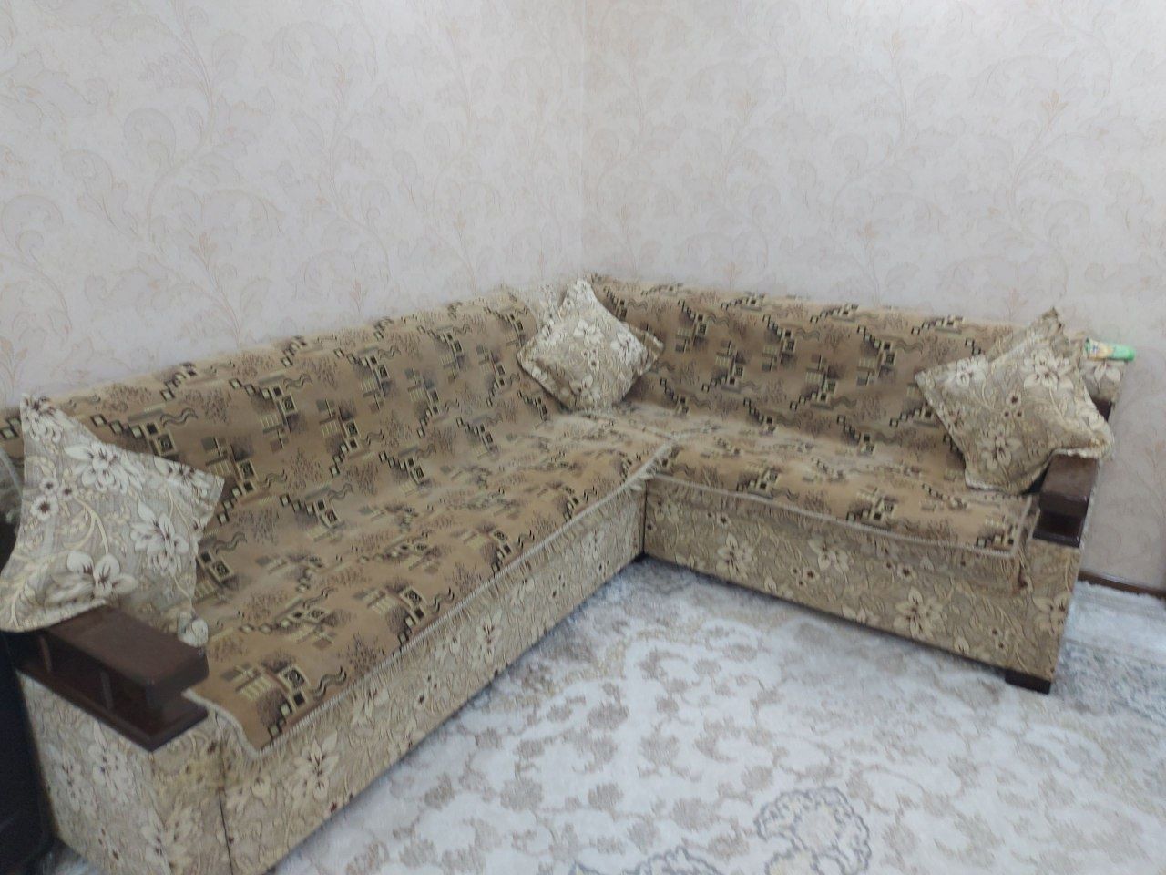 Продам диван раскладной и 2 кресла