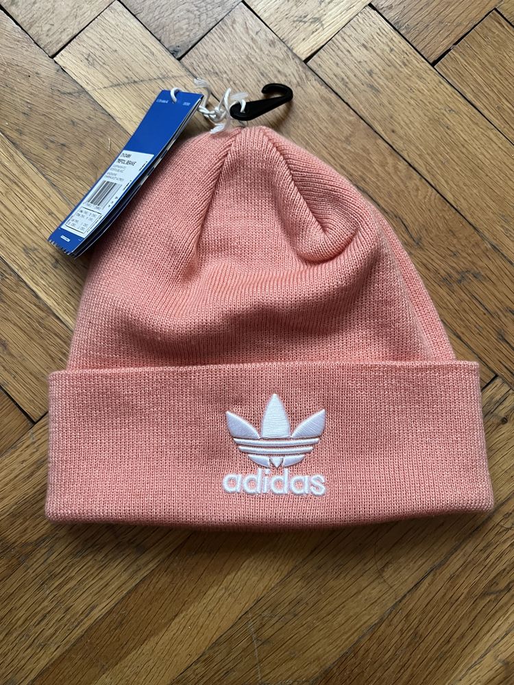 Чисто нова шапка Adidas