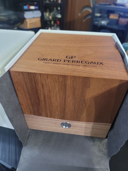 Girard Perregaux Laureato Quartz Chronometer ref. 4265 aur și oțel