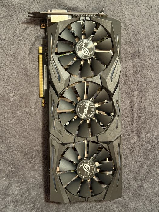Sursă Corsair TX750M 750W Gold + opțional GTX 1070 STRIX