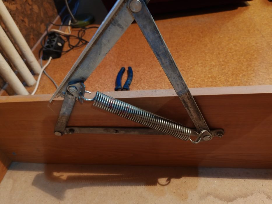 Здравейте, продавам легло, без матрак, 120/200. В отлично състояние