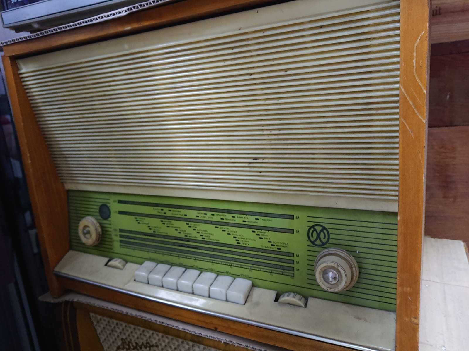 Радио советское Балтика . 50 ые годы.  рабочем состоянии.  Всё родное.