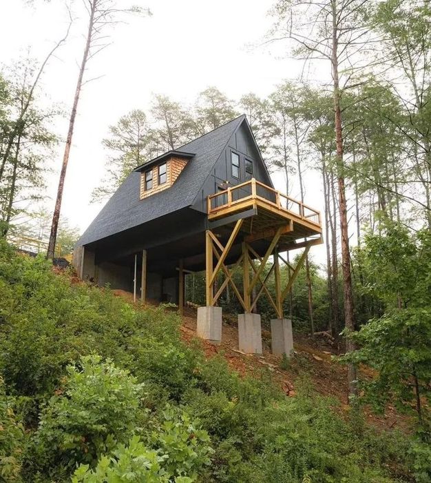 Constructor, cabane, case, foișoare, magazii, acoperise din lemn uscat