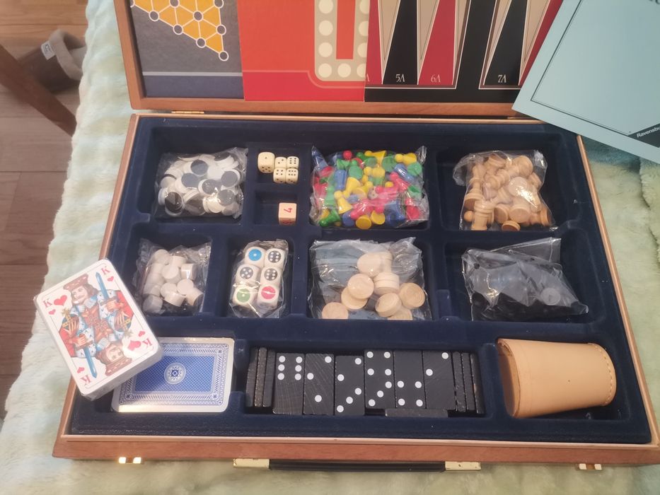 Куфърче с настолни игри