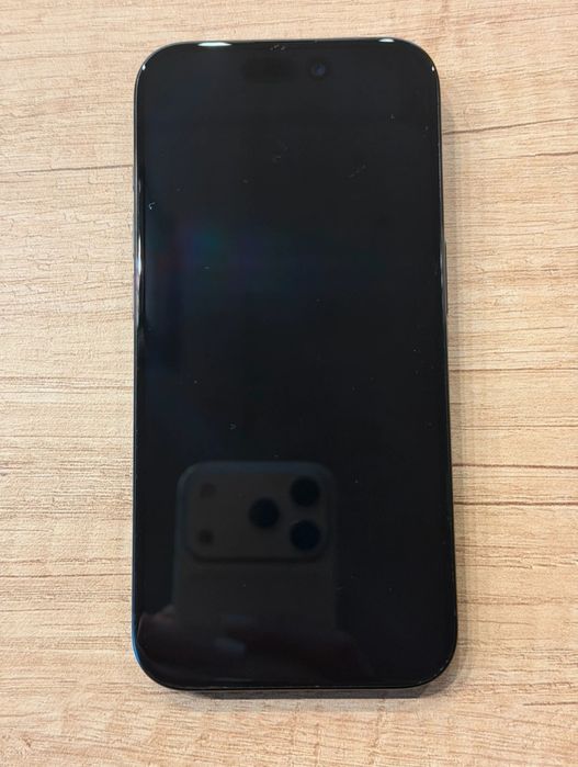 Iphone 15 pro in stare foarte bună