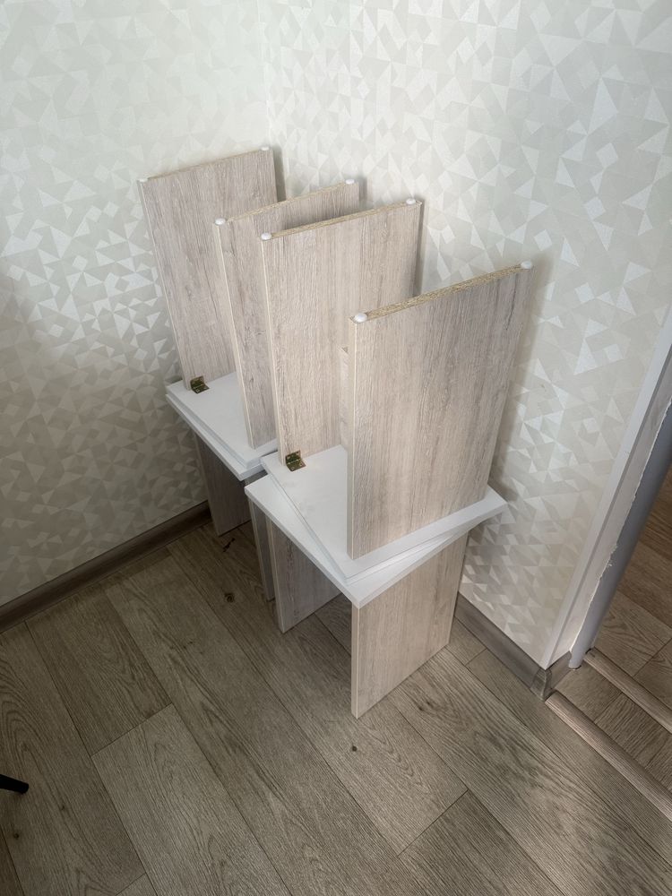 Обеденный белый  стол с 4 табуретками новые