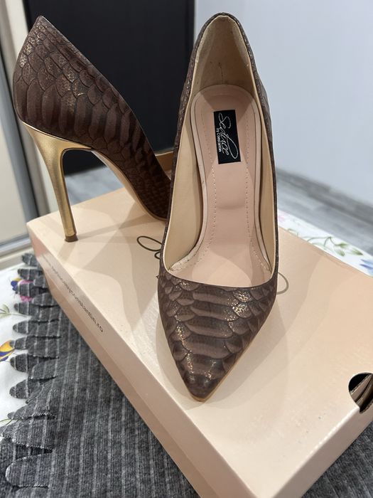 2 perechi Pantofi piele marime 36