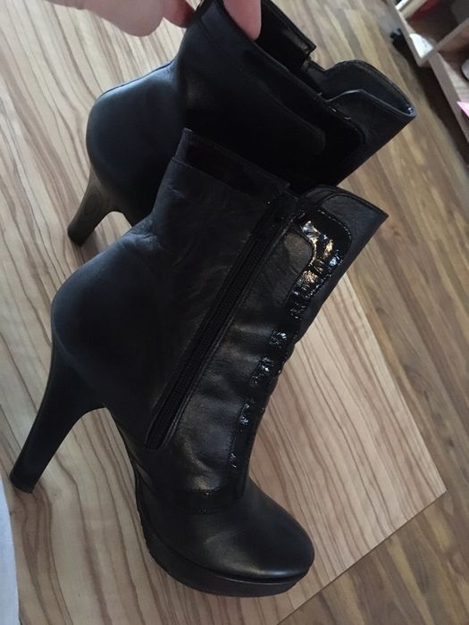 Botine din piele