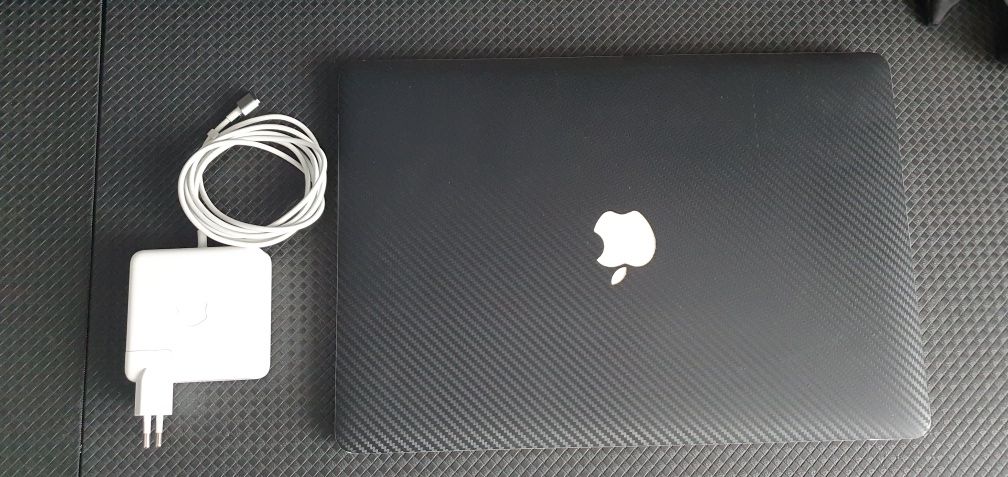 Macbook pro 15 inch late 2013 73 cicluri incarcare i7 8gb ram 512