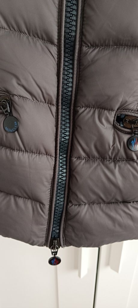 Geacă gri Moncler cu puf, stare impecabila, Marime S/XS, dama