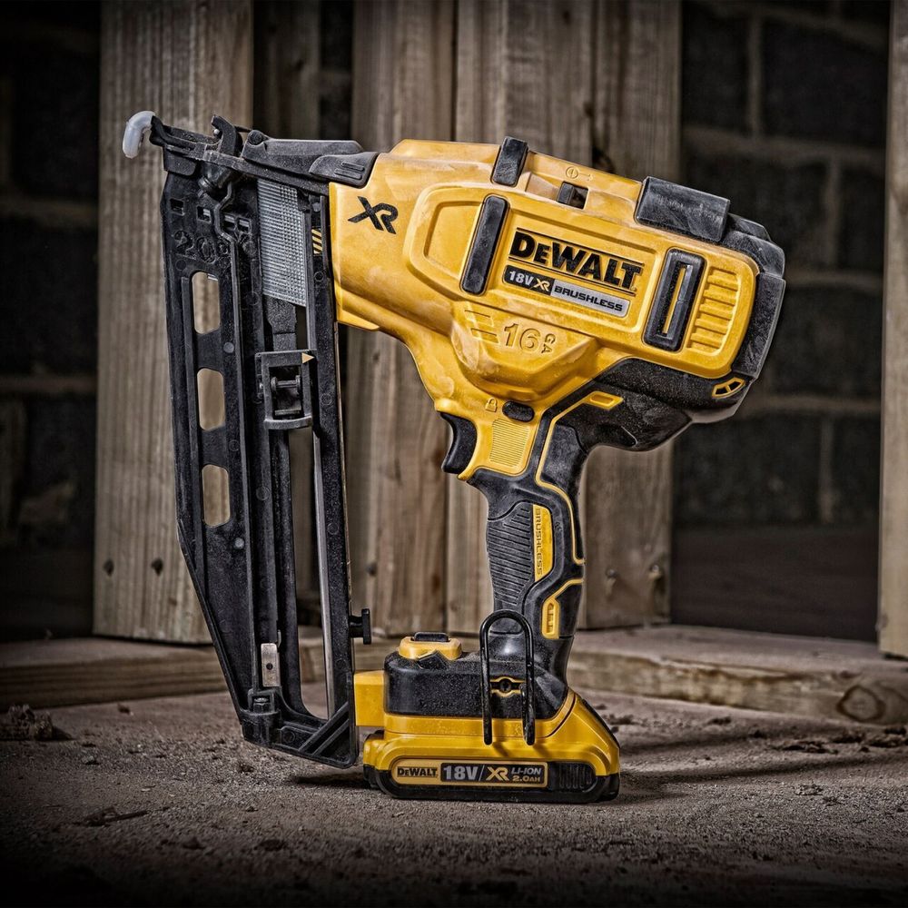 Акумулаторен Такер DeWALT DCN660N 18V XR Brushless