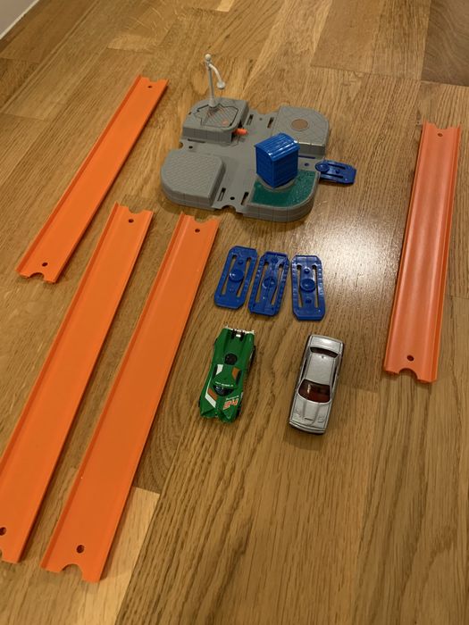 Set Hot Wheels - piste intersectie masinute