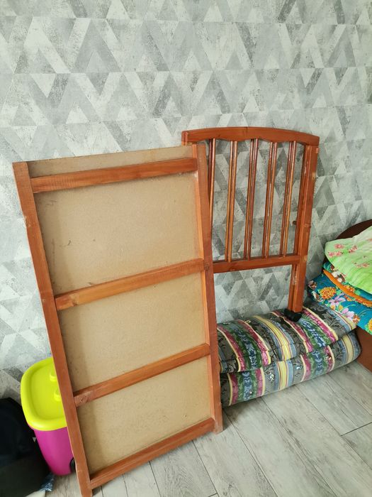 Продам почти новую деревянную детскую кроватку с 0 до 5 лет