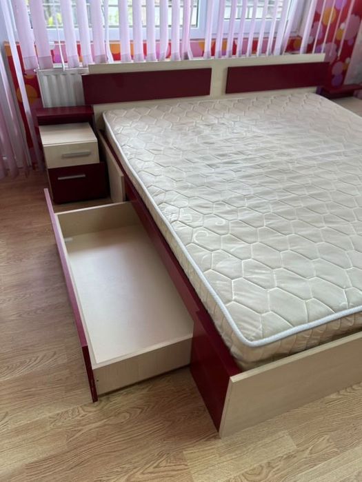Пълно обзавеждане за спалня пет криле в гардероб