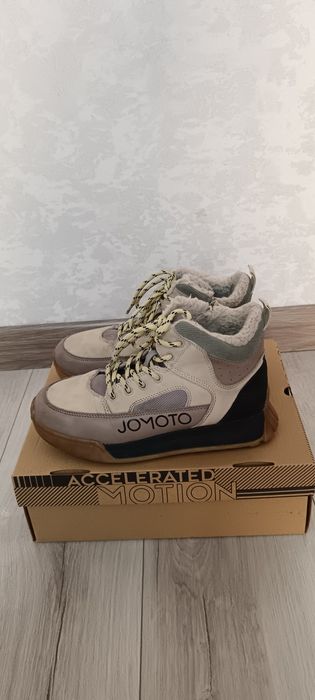 Продам зимние ботинки