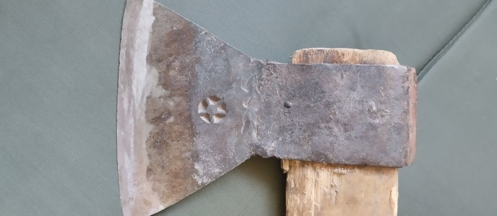 Топор - времени СССР.