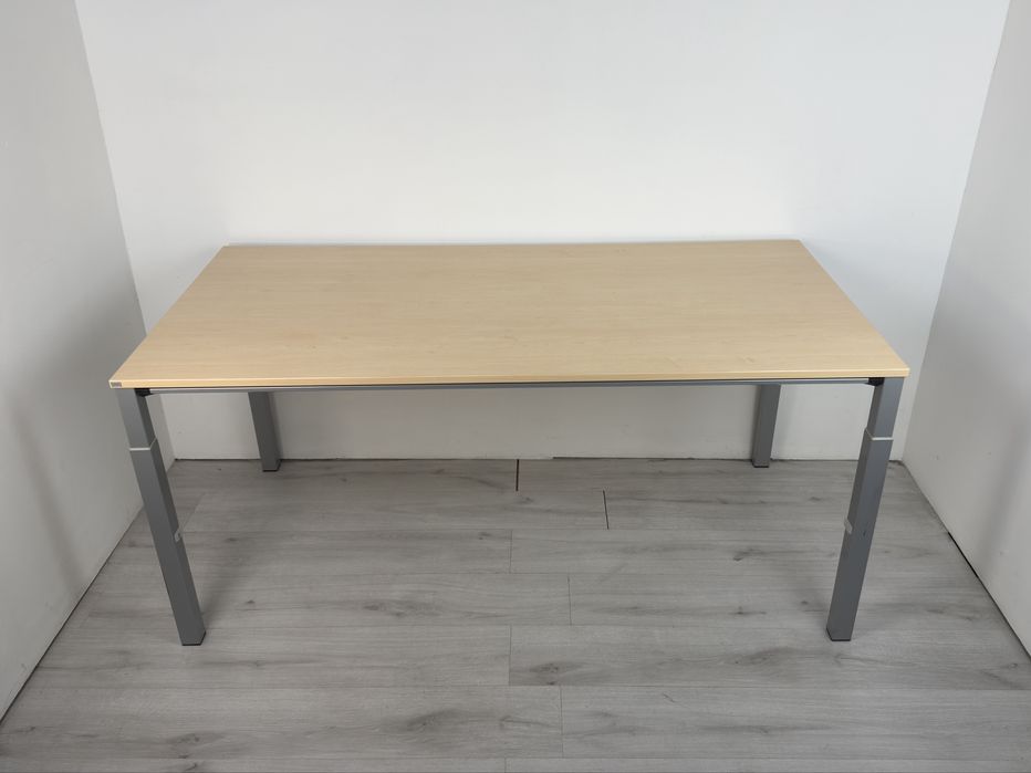 Бюро регулируем със шестотрам от марката Sedus обзавеждане