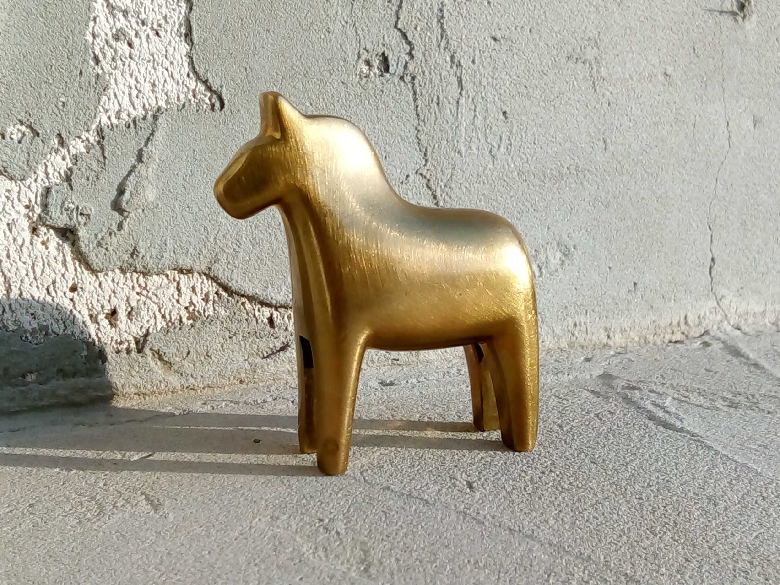 Бронзова статуетка кон