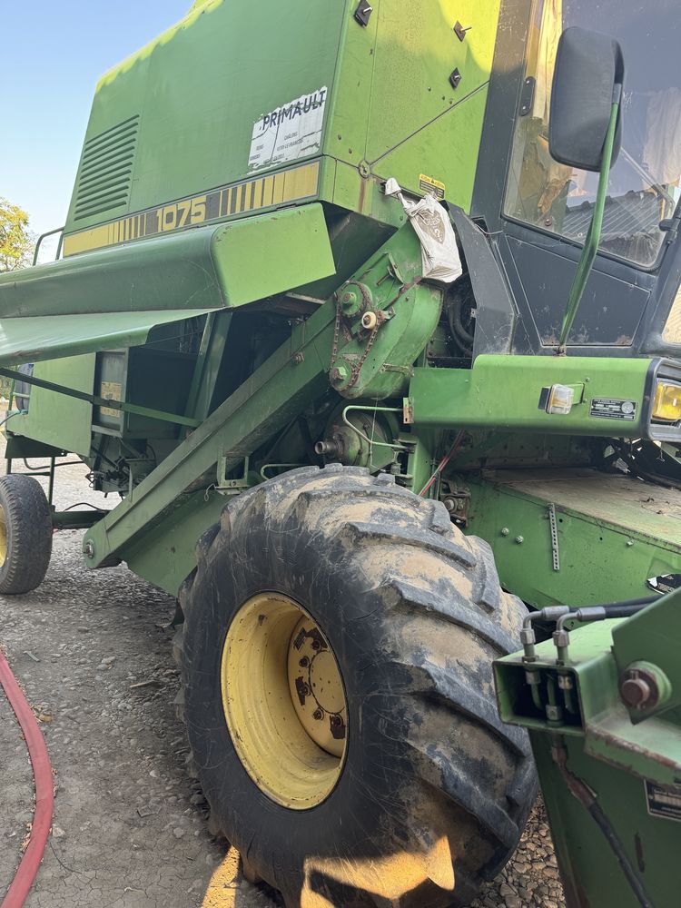 Combina john deere 1075