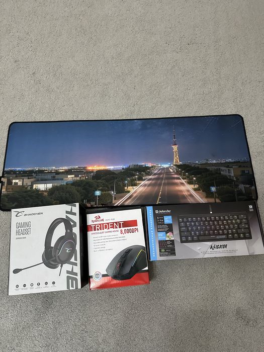 Игровой комплект-наушники, клавиатура, мышь и коврик. Всё для геймеров