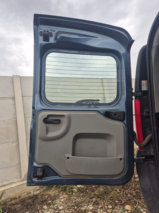 Usi batante Logan mcv 1