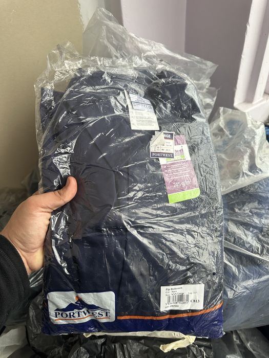 Pantaloni, bluze si geci  noi de munca