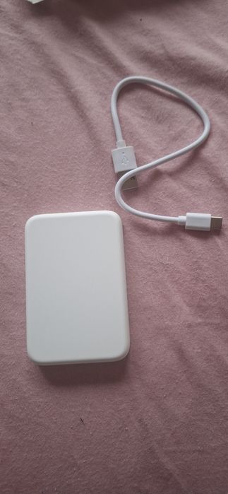 Магнитна безжична външна батерия