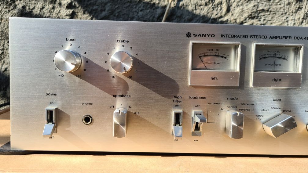 Sanyo Integrated Stereo Amplifier DCA 411