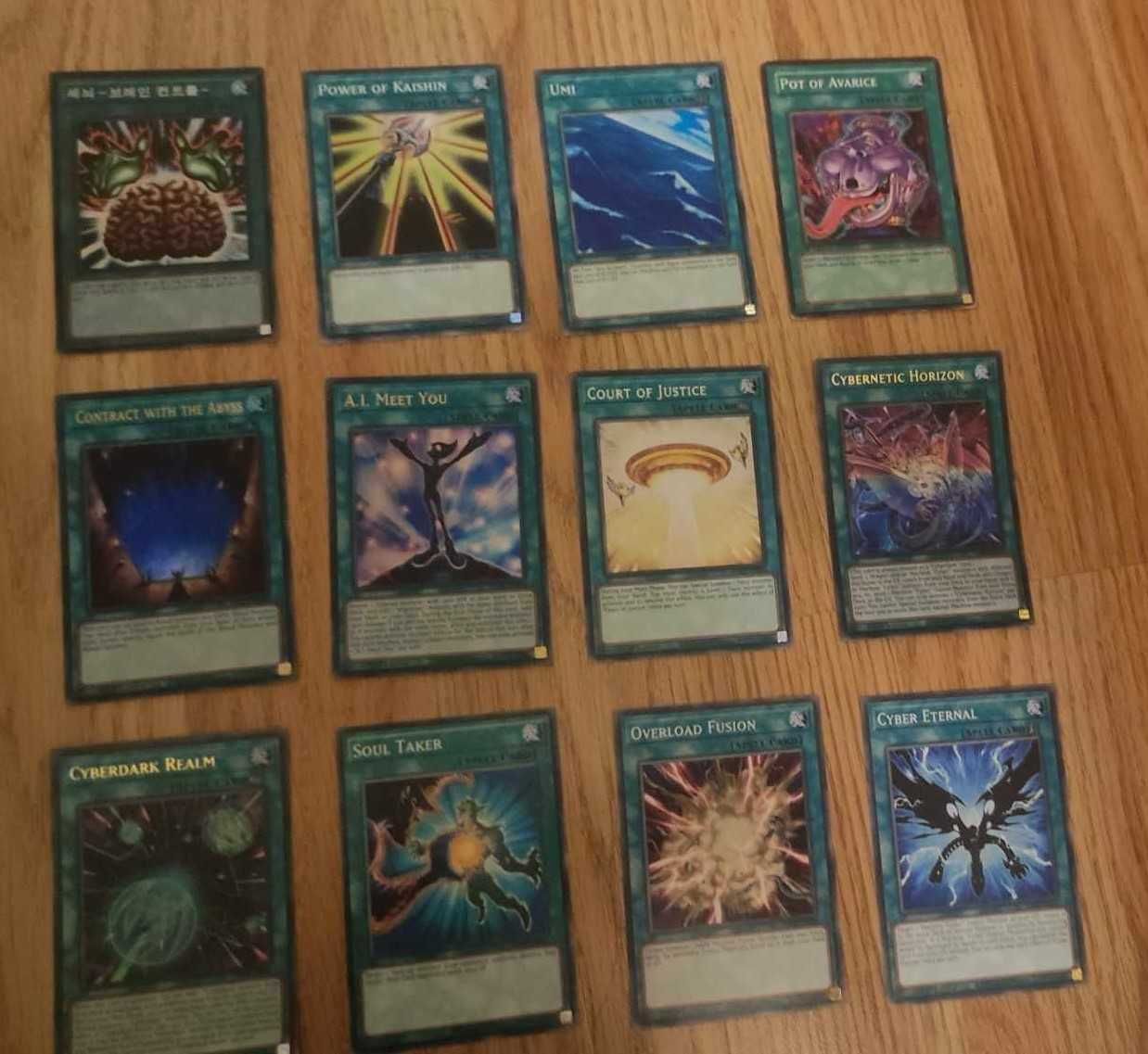 Продавам оригинални old school Yu Gi Oh карти