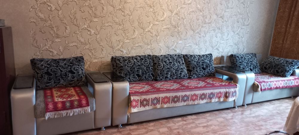 Уголок отдыха серого цвета