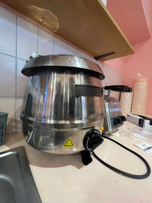 Supieră electrică Metro Professional – 9 L, neagră, cu termostat