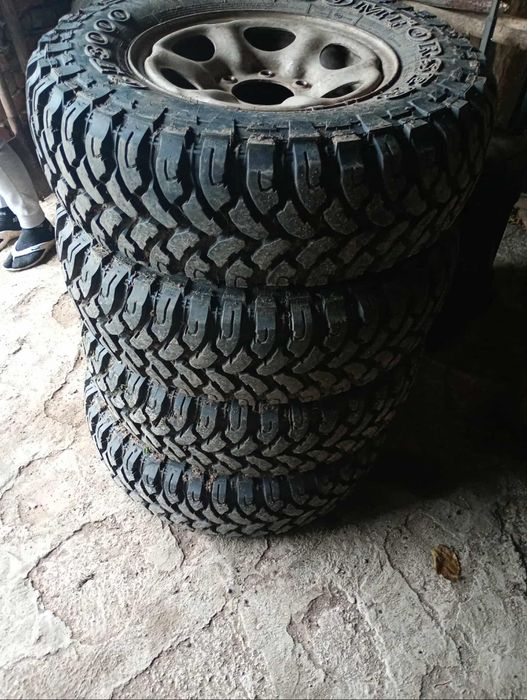 Офроуд гуми за джип