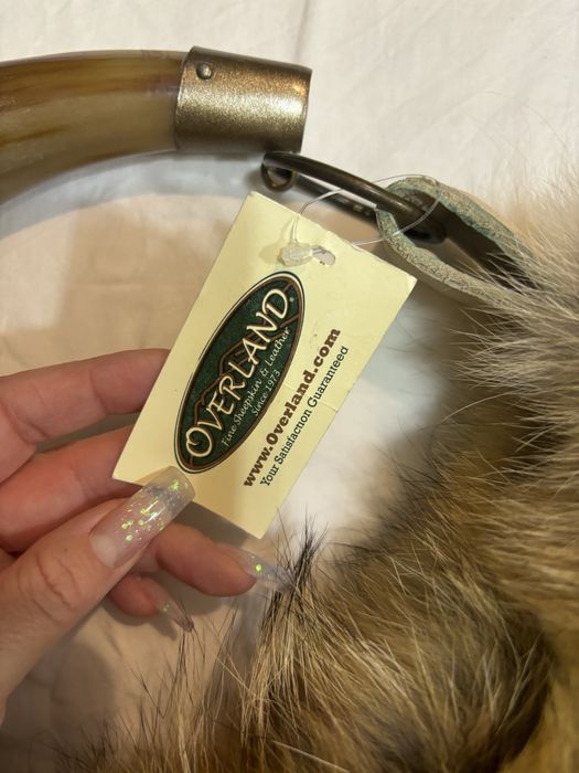 Geanta OVERLAND blana naturala de coiot , maner din corn autentic