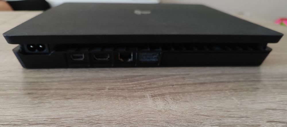 Playstation 4 Slim + Игри