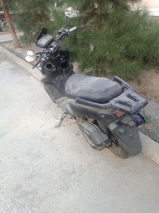 Скутер танк продается.