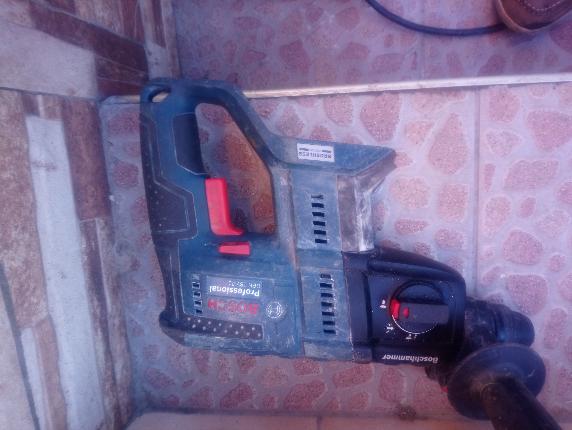Перфоратор Bosch 18V Li on Безчетков Мотор