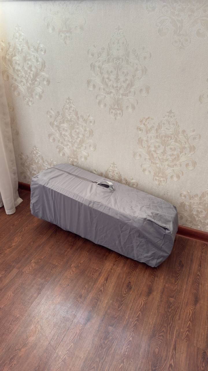 Продаю детский манеж-кроватка Joie