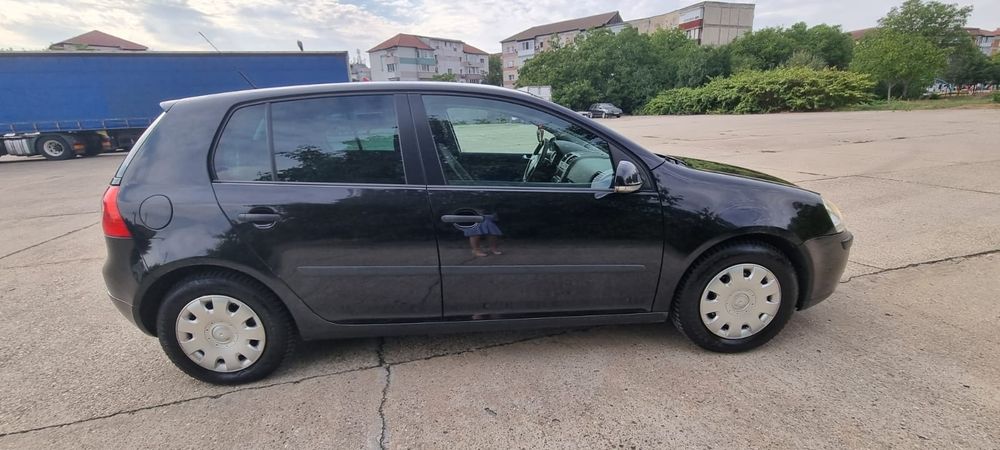 Vând Volkswagen Golf V