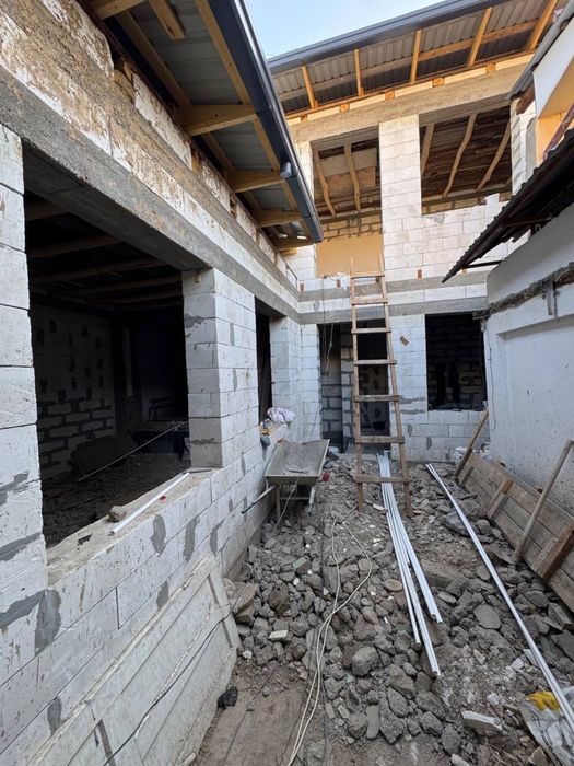 Uy sotiladi srochni yer narhida