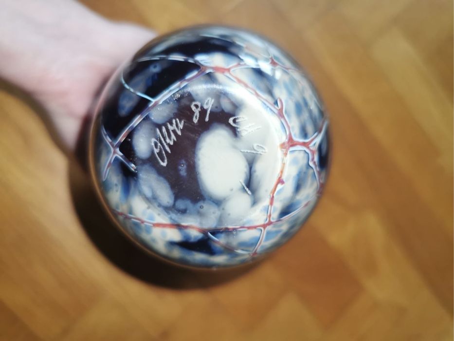 Ваза ръчно рисувана студийна стъклена  дизайнер Paul Bendzunas с цветя