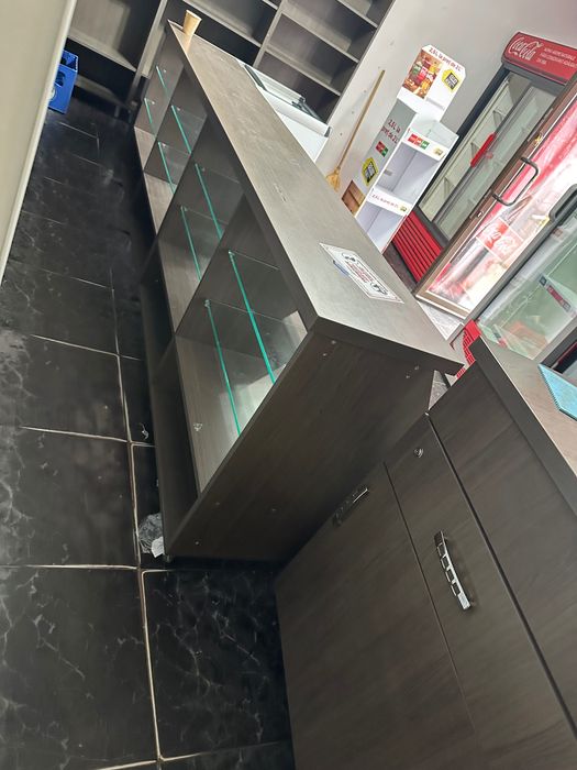 Vând mobilier făcut la comandă